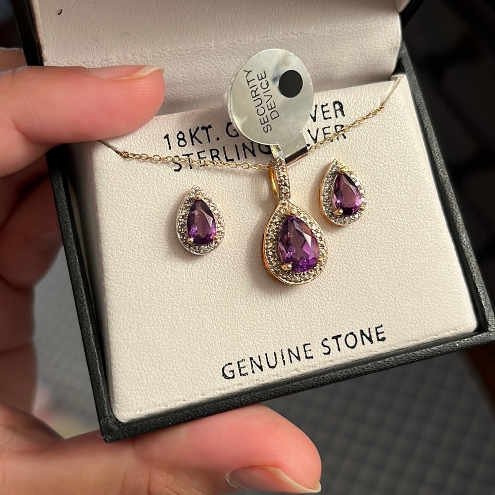 Macys earring and necklace set
